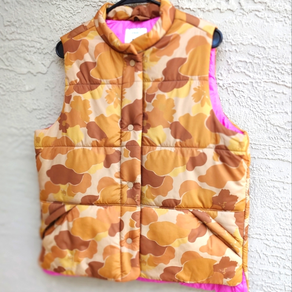 Gold camo vest with hot pink lining - Picture 4 of 7